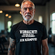 Vorsicht! Ich bin alt zum Wegrennen – Lustiges Sprüche T-Shirt für Männer Frauen
