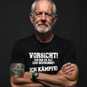 Vorsicht! Ich bin alt zum Wegrennen – Lustiges Sprüche T-Shirt für Männer Frauen